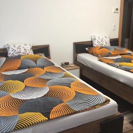 Nina Apartment Βίνερ Νόιστατ Εξωτερικό φωτογραφία